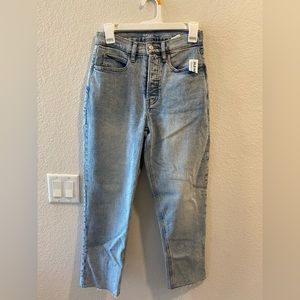 Brand New Old Navy Curvy Sky-Hi Straight Jeans size 4